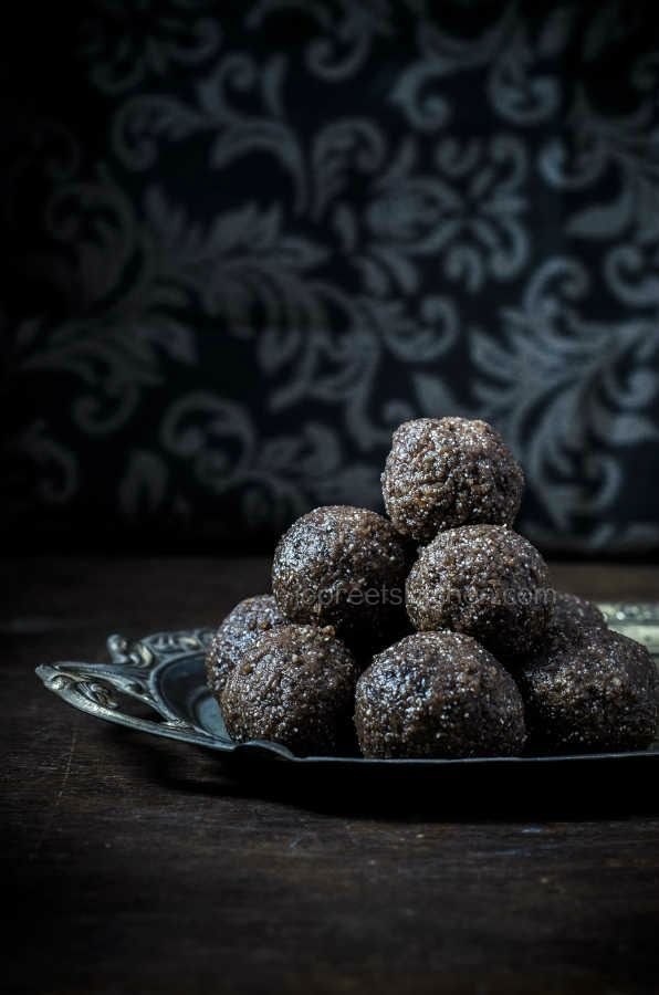 Sikori Desi Ghee Kaju Chocolate Laddoo