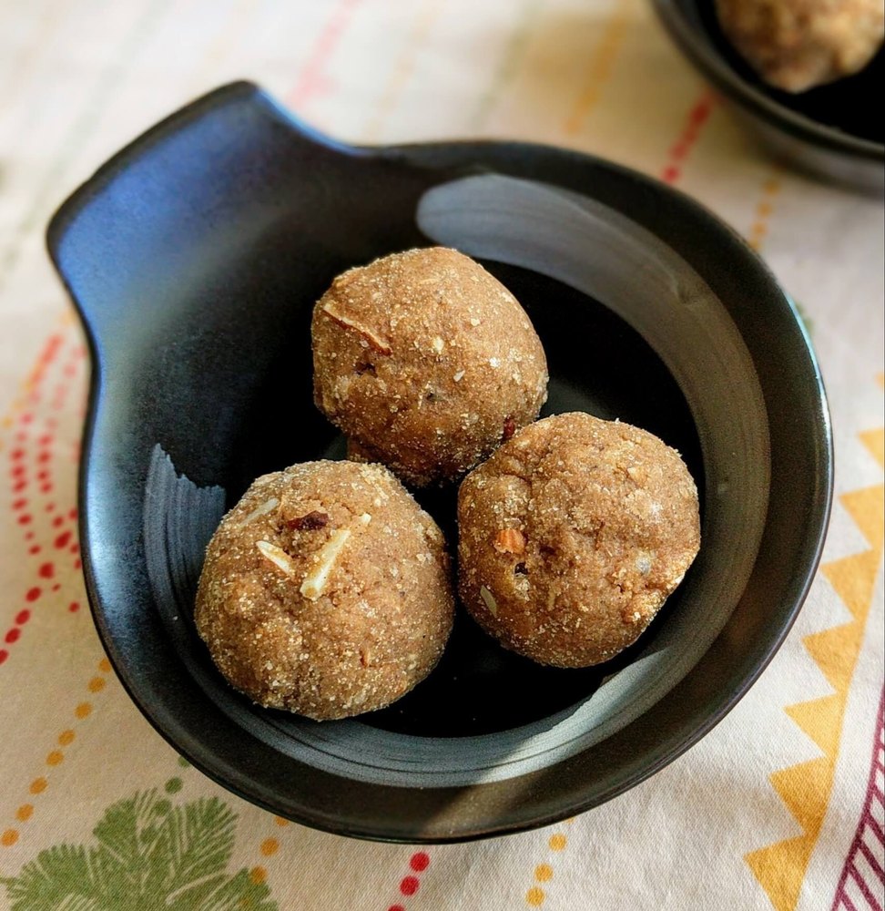 Khatri Ladoo Desi Ghee Gond Laddu, Packaging Type: Box, Packaging Size: 1 Kg