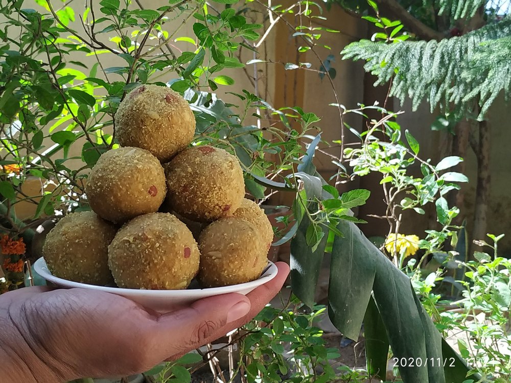 Ladoo Happy Life Gond Laddu In Desi Ghee, Packaging Type: Tin Box, Packaging Size: 1kg Box