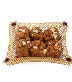 Pinni In Golden Colour Tray