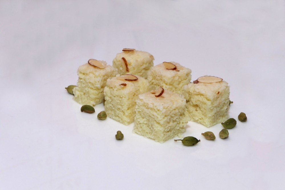 Milk Burfi Cubes White Barfi, Shape: Solid, Packaging Size: 100gm