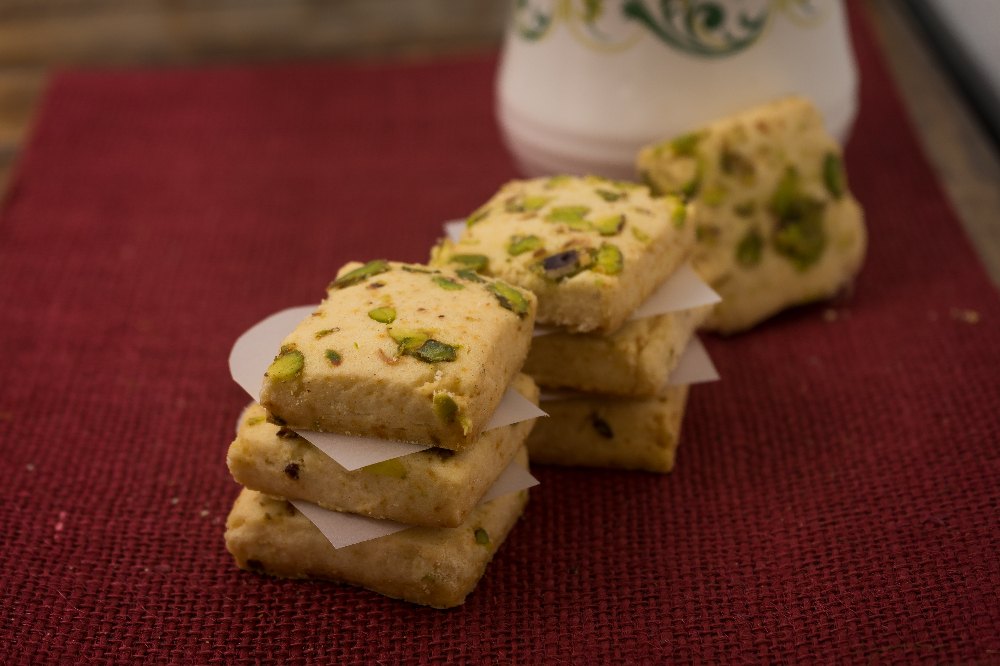 REGAL BAKERS Sugar PISTA BURFI, Packaging Size: 250 Grams, Packaging Type: 250 Gram Tray