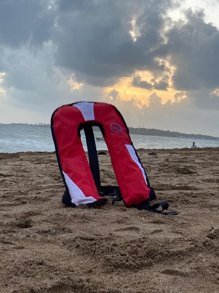 Gofloat Maroon, Black Inflatable Life Jackets, For Sea Patrolling, Size: Free Size
