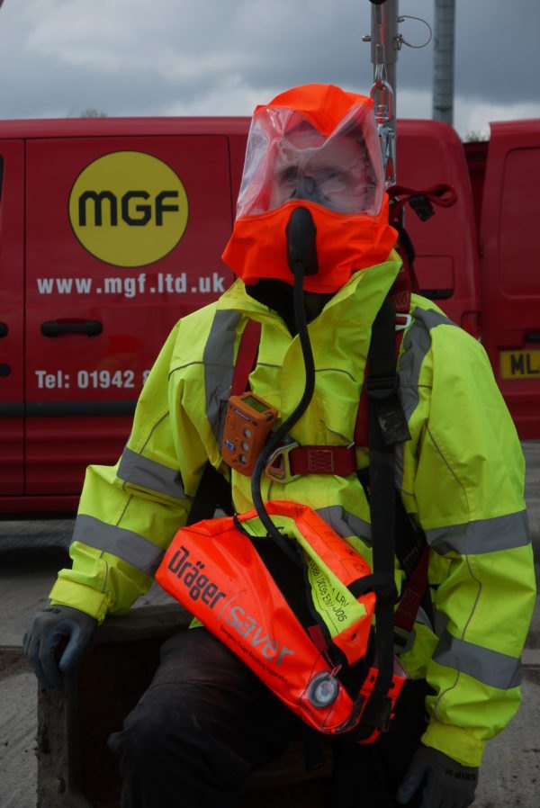 Soft bag Emergency Escape Breathing apparaus, For Hazmat, Max Working Pressure: 200 Bar