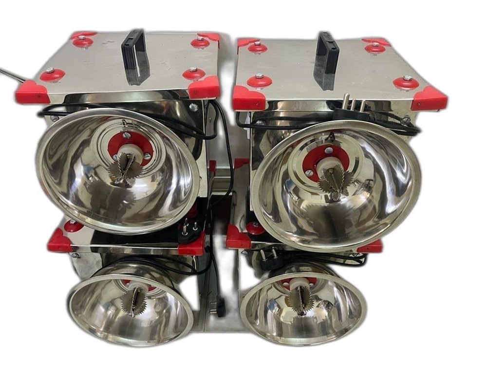 Stainless Steel Silver Commercial Coconut Scraper Machine