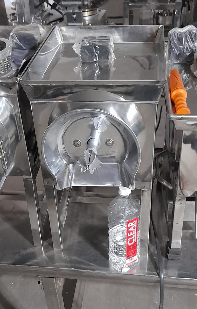 Steelnes Steel Silver Coconut Scrapper Machine