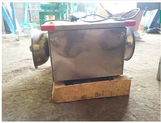 Selvin Stainless Steel Coconut Scraper Machines