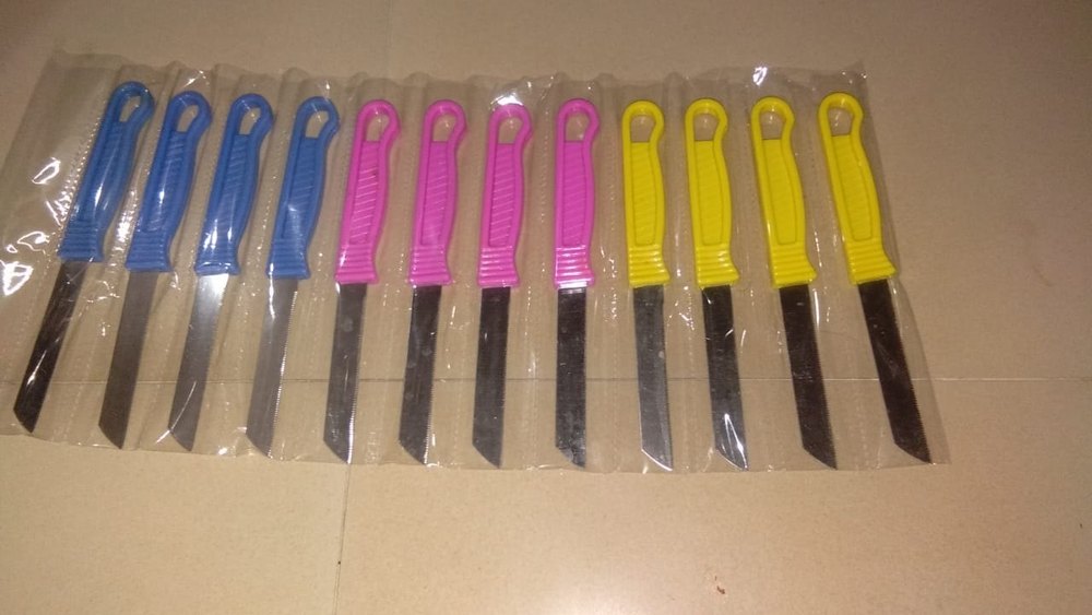 Plastic Handle Kitchen Steak Knives, For Cutting Vegetables
