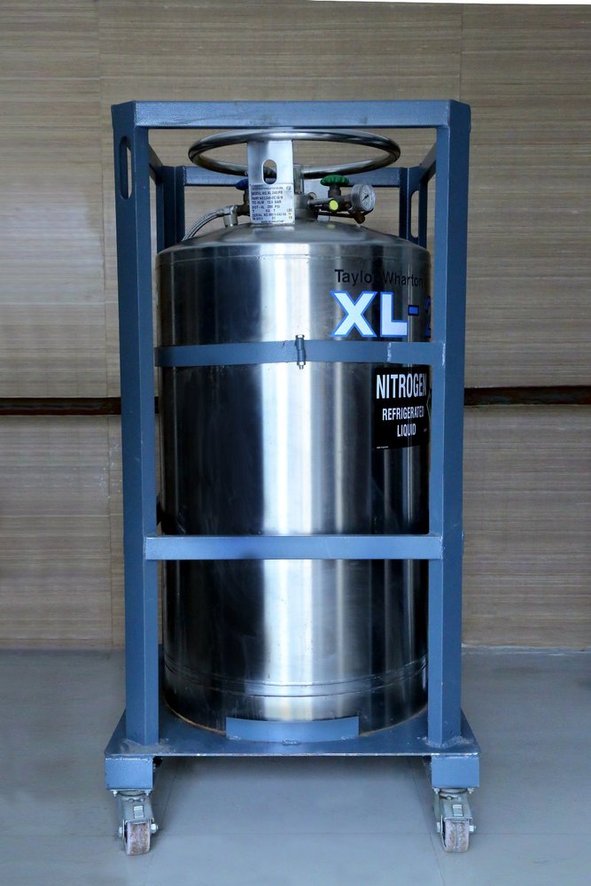 Stainless Steel Taylor-Wharton Liquid Cylinder 250 L (Dura Cylinder), 16 Bar, 152 Kg