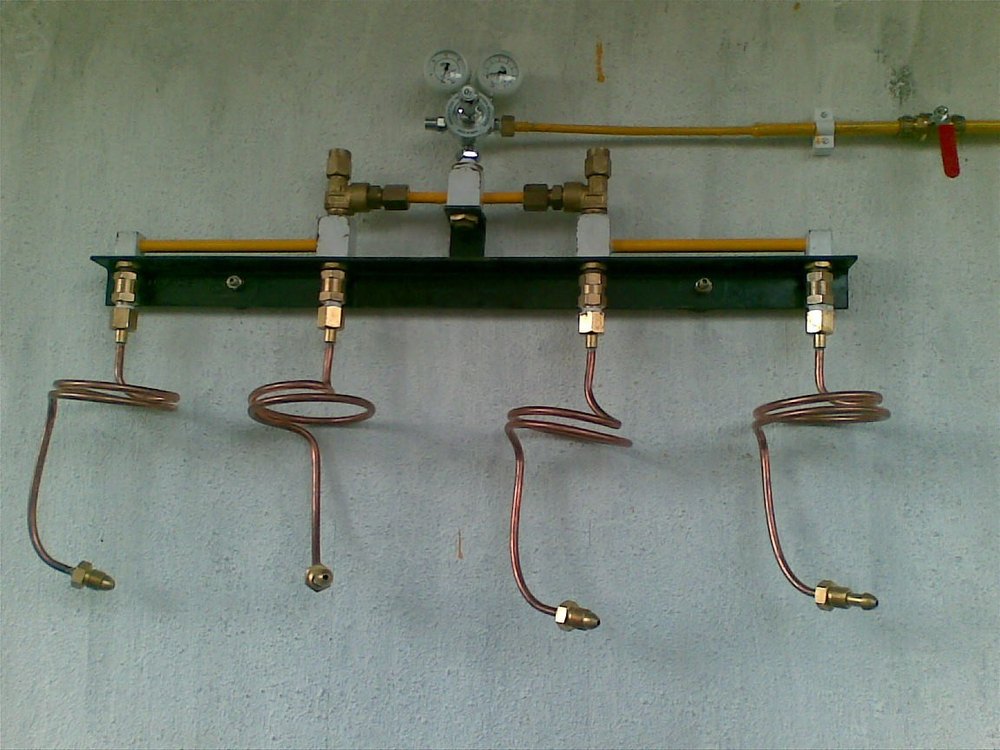 Ask Enterprises Black Medical Gas Oxygen Manifold, For Hospital