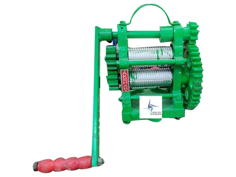 Domestic Akshar Commercial Hand Operated Sugarcane Crusher, Yield: 500 ml/kg