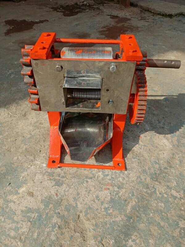 Hand Operated Sugarcane Crusher Machine, For Commercial, Warranty: 2 year