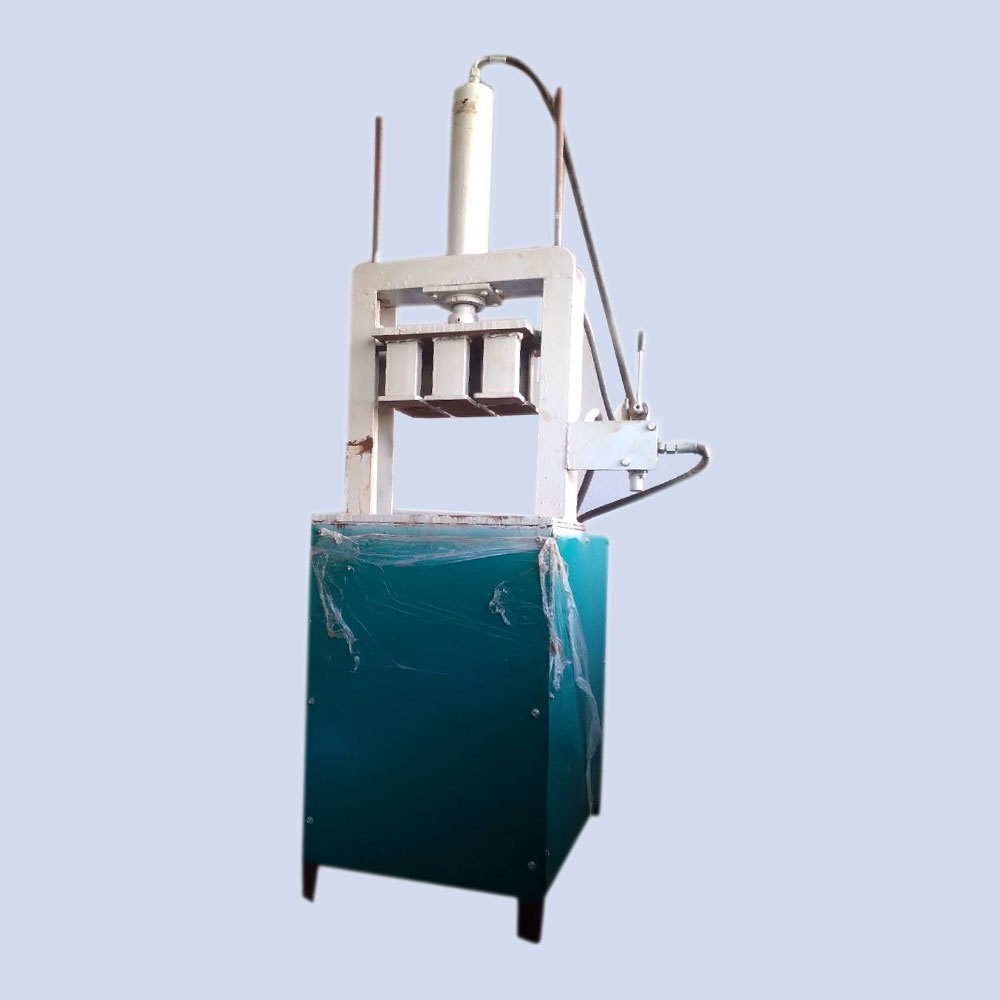 Hydraulic Press Iron Tamarind Cake Pressing Machine, Capacity: 100 Kg/Hour