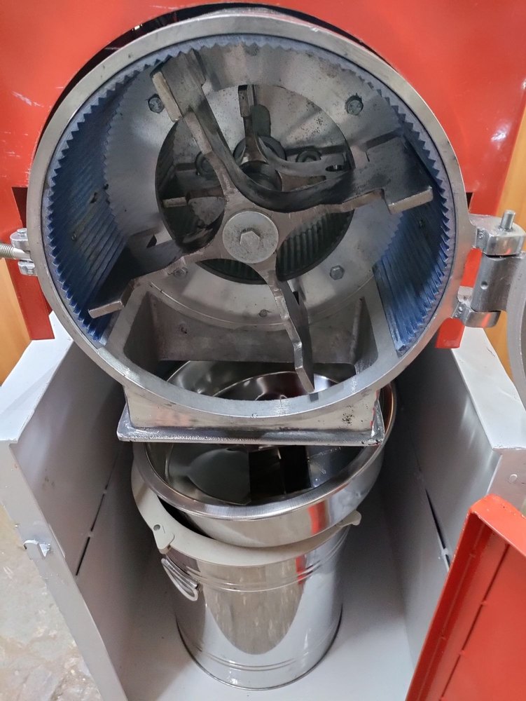 3hp Double Chamber Commercial Pulverizer, Capacity: 30-50 Kg/hr