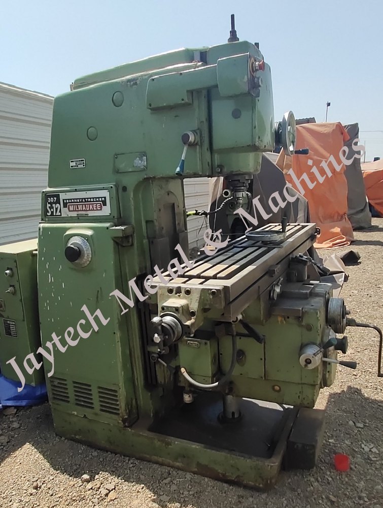 Automatic Cast Iron Heavy Duty Vertical Milling Machine (Milwaukee England), Model Name/Number: 307 S-12