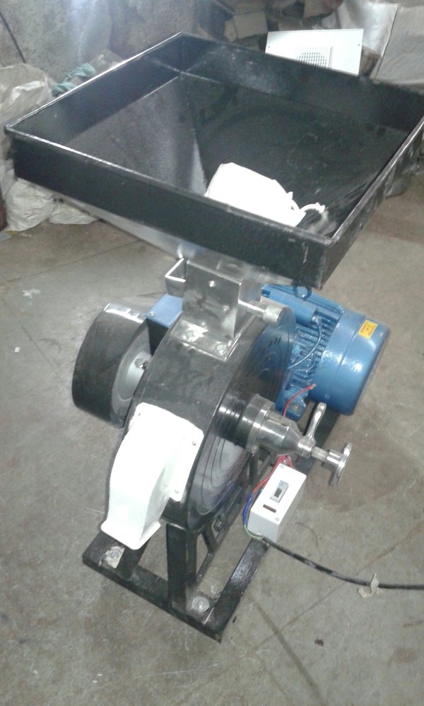 Motor Power: 3 HP Stone Flour Mill, Capacity: 25 kg/hr