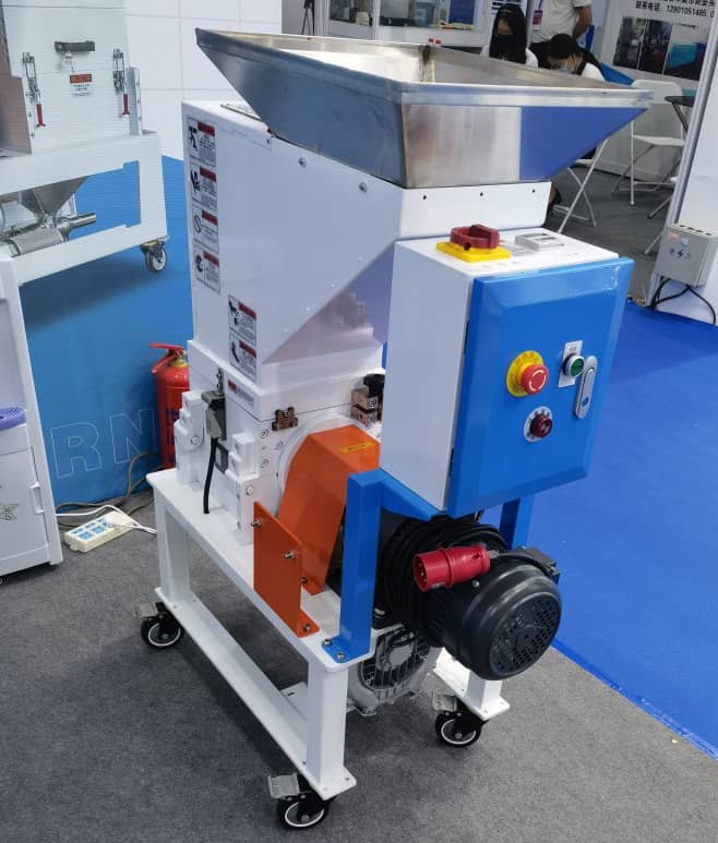 HDPE Plastic Grinder Machine, Capacity: 350 Kg/Hr