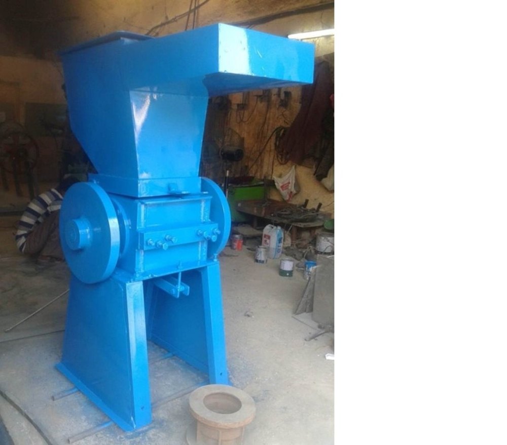 HDPE PET Bottle Grinding Machine, Blade Size: 12 X 5 Inch, Capacity: 200 kg/H