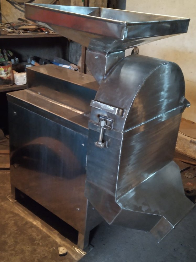 440 3 SS Cage mill, 16, Capacity: 200-300kg Per Hour