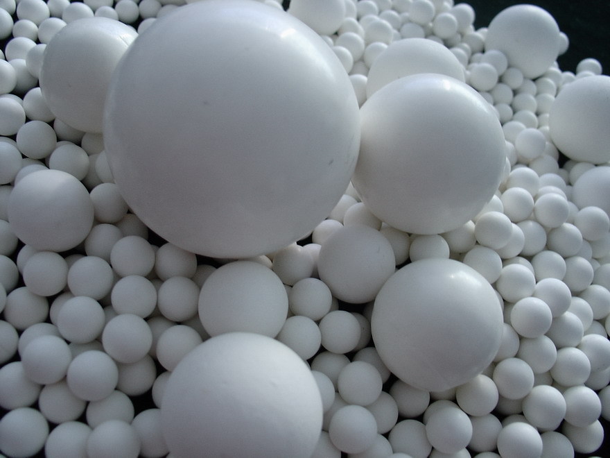 Granules Alumina Ceramic Grinding Ball, Packaging Size: 25-125 Kg, Packaging Type: Drum