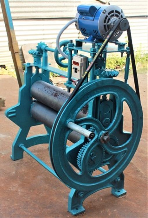 500-750 kg/hr Motorized Rubber Roller Machine, 0.5 HP