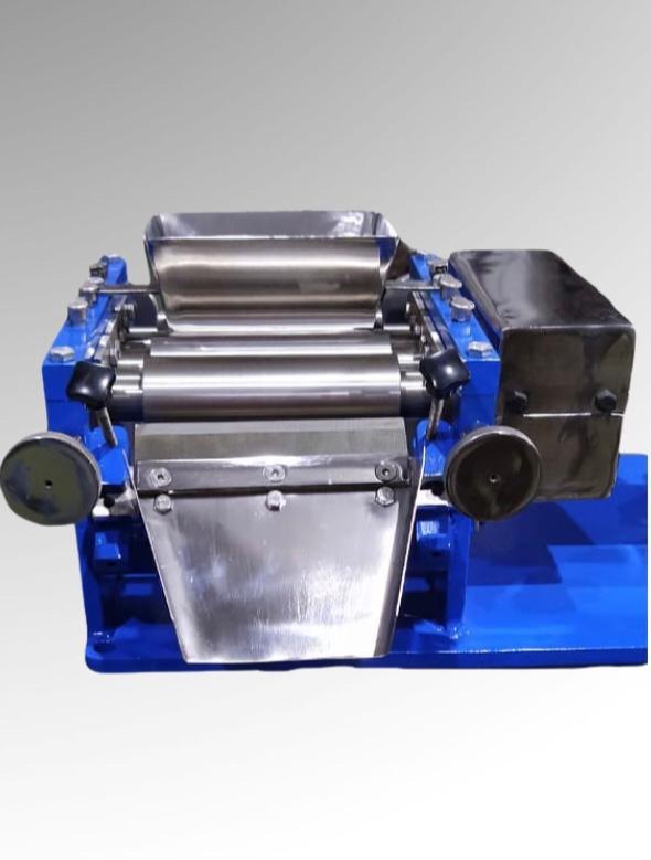 Stainless Steel Lab Scale Triple Roll Milling Machine, 440