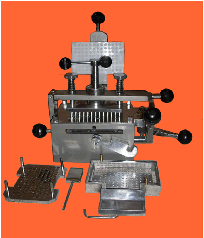 LABGO Stainless Steel Ball Grinding mill, 35 Kg, Capacity: 100 Capsule