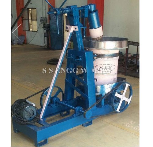Wooden Chekku Oil Making Machines, Model Name/Number: SSEWC1, 3 To 4 Units