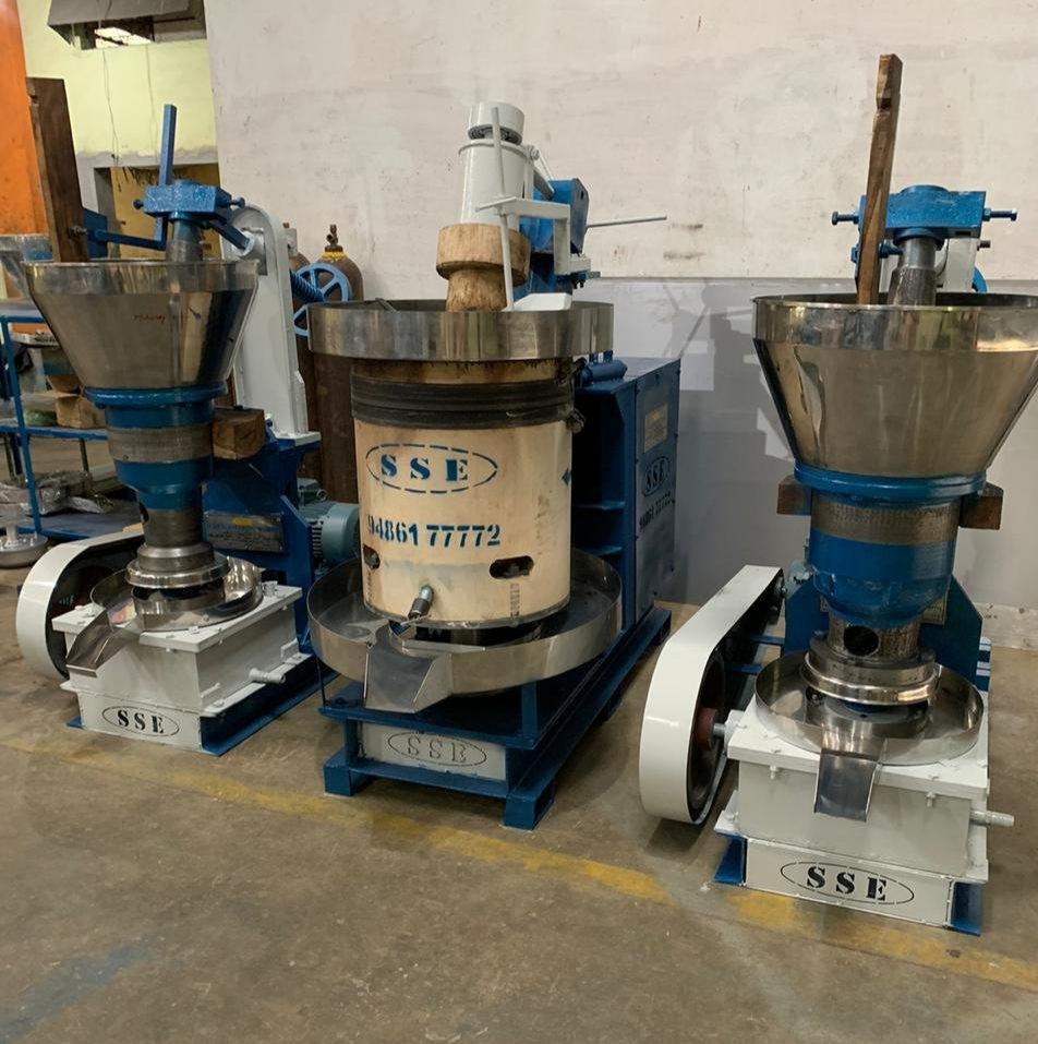 Semi-Automatic Edible Oil Extraction Machinery, Capacity: 15-18 kg / hour, 4 - 5 Units / Hour