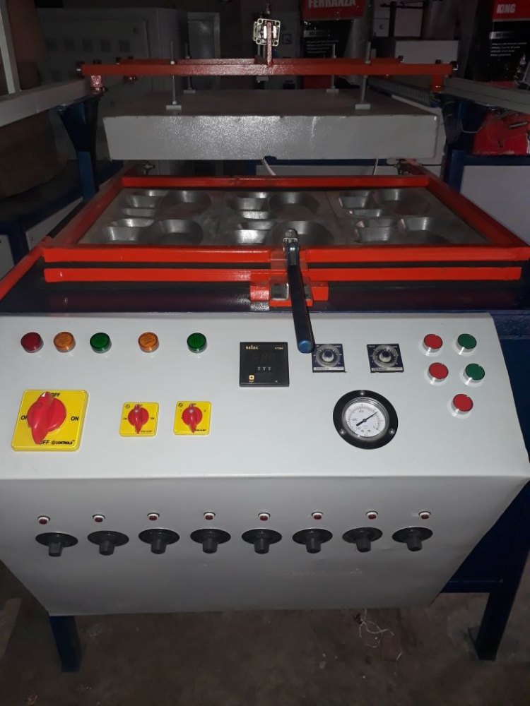 Three Phase Semi Automatic Vacuum Forming Machine, Voltage: 310 V