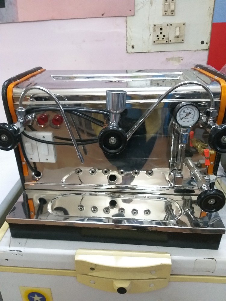 Semi-Automatic Coffee Machine, 50-100 cups per day