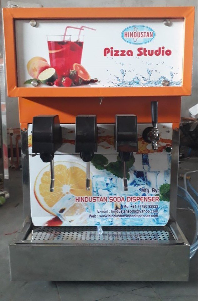 White Soda Machine Soft Drink Dispenser, Capacity: 4
