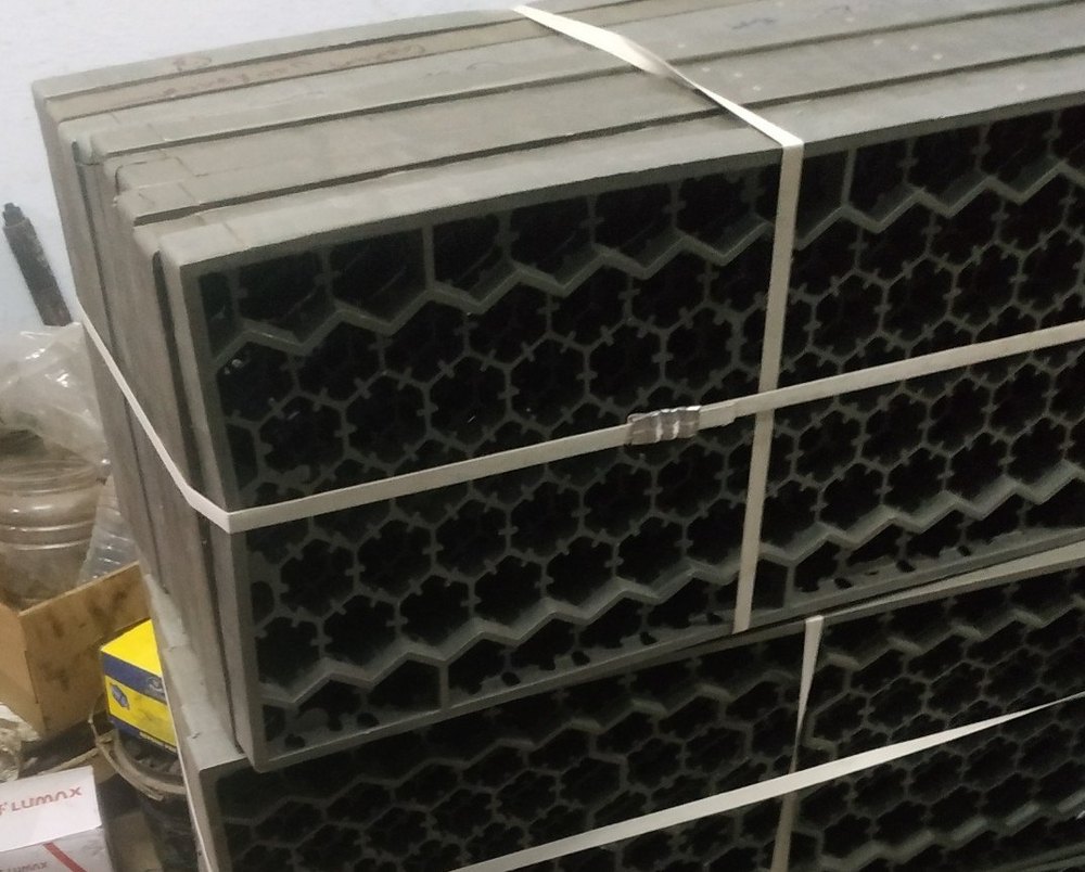 Plastic Incubator Setter Tray, For Poultry Farms, Size: 28*12
