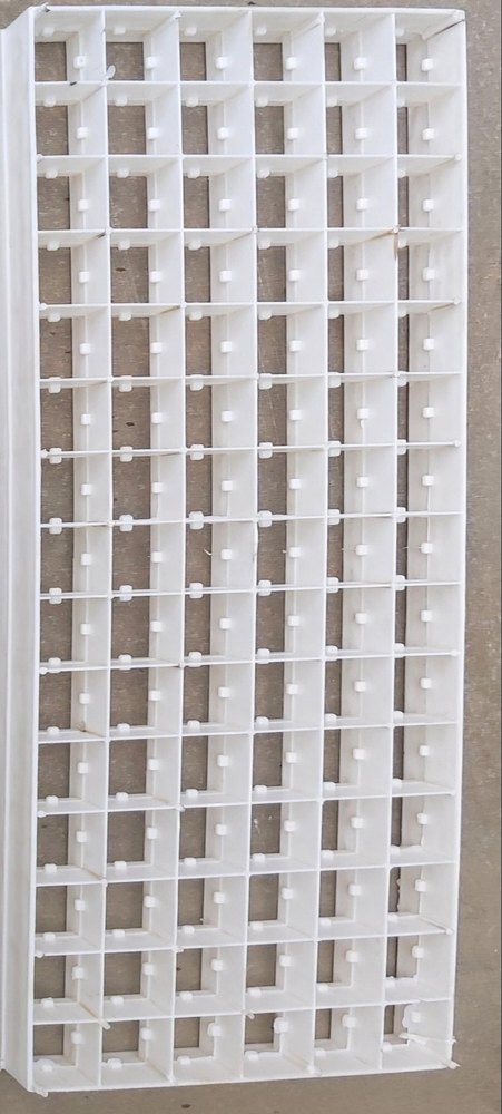 Egg Setting Tray (90 Eggs Capacity), Size: 28X28X5 cm