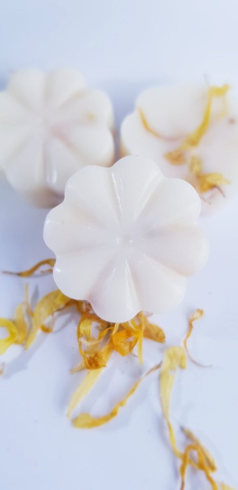 Steam Distillation Liquid form Ginger Liliy Oil, For Aromatherapy