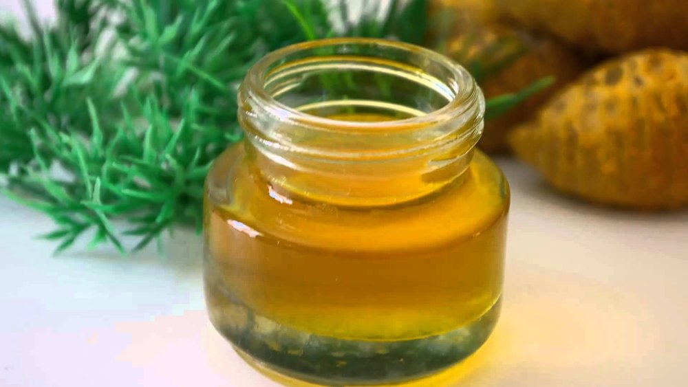Curcuma Longa Turmeric Root Oil, Packaging Size: 25 Kg