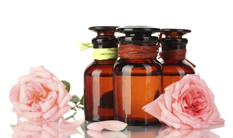 Rose Reconstituted Essential Oil, 5 Kg, Pack Type: Bottle