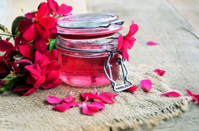 100% Geranium Essential Oil, 5 Kg, Pack Type: Bottle