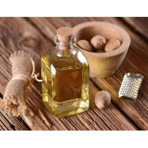 Liquid Myristica Fragrans Nutmeg Oil, Packaging Size: 1 Kg
