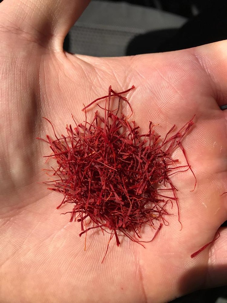 First Quality Kashmir Saffron for Kumkumadi Tailam and Cosmetic, Packaging Type: Plastic Box, Ready Stock