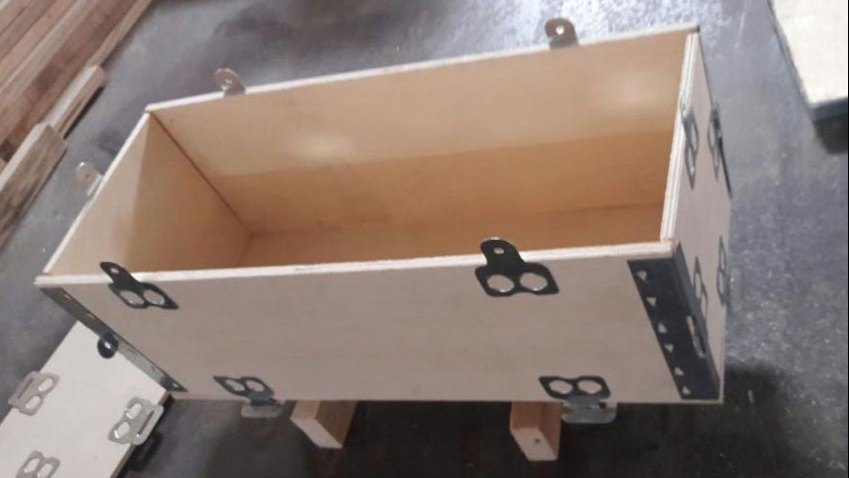 Silver Wood White Foldable boxes For Export, 801-1000 Kg, Capacity: 500-1000kg