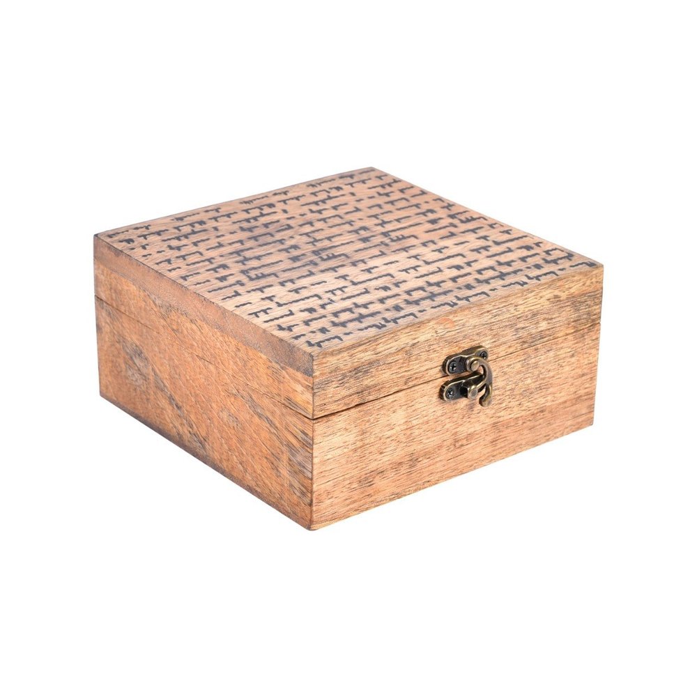 Rectangle Polished Oak Handmade Wooden Box, For gifting purpose, Size: 17.78 X 17.78 X 10.62 cm