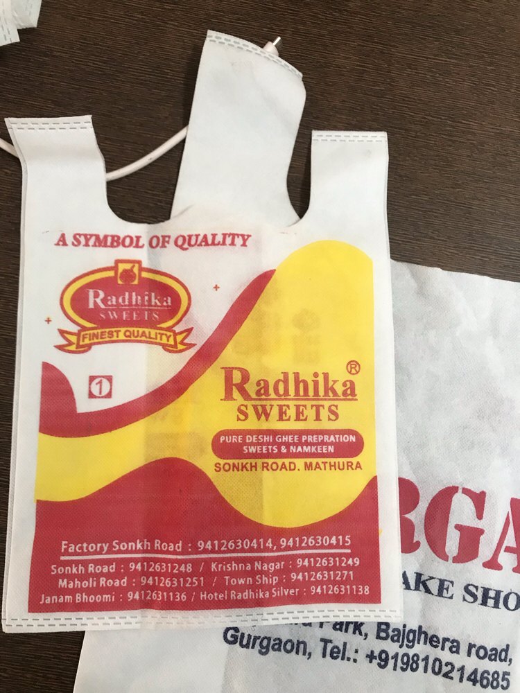 White Non Woven Printed W Cut Bag