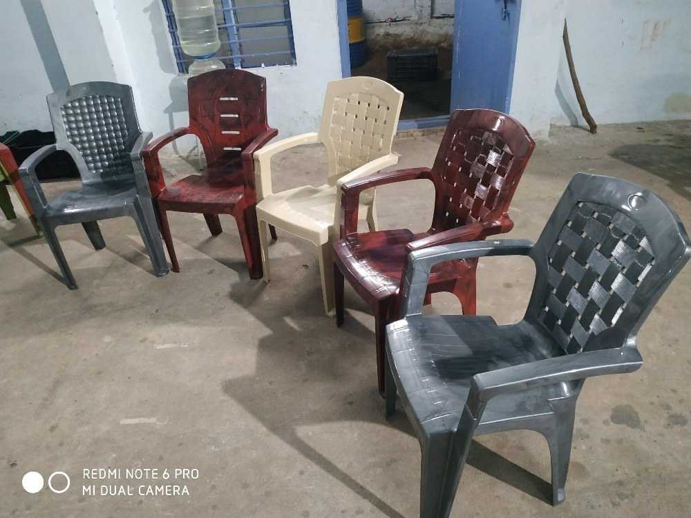 AARVEE Plastic Chairs, With Armrest