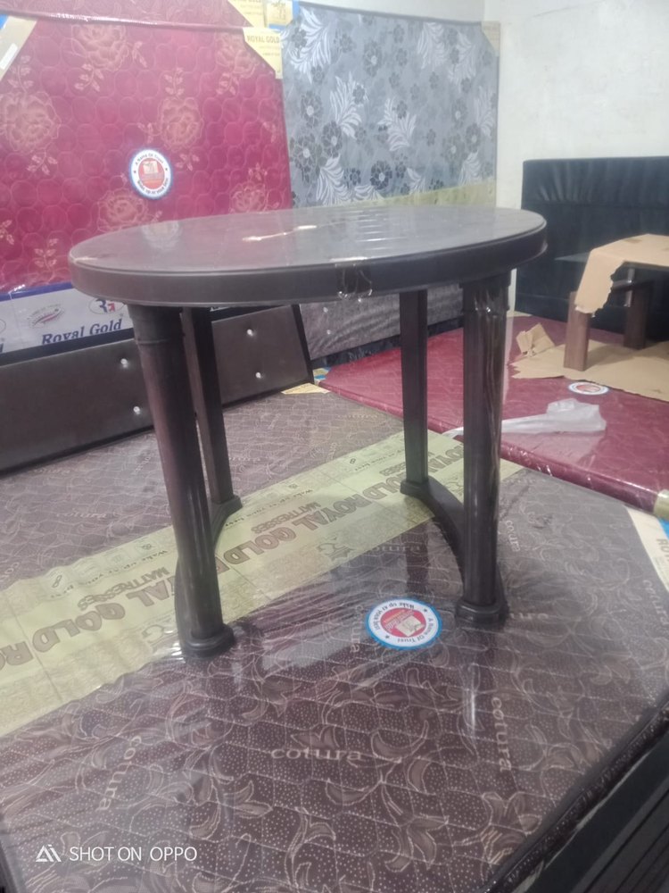 Brown Plastic Round Table, For Hotel
