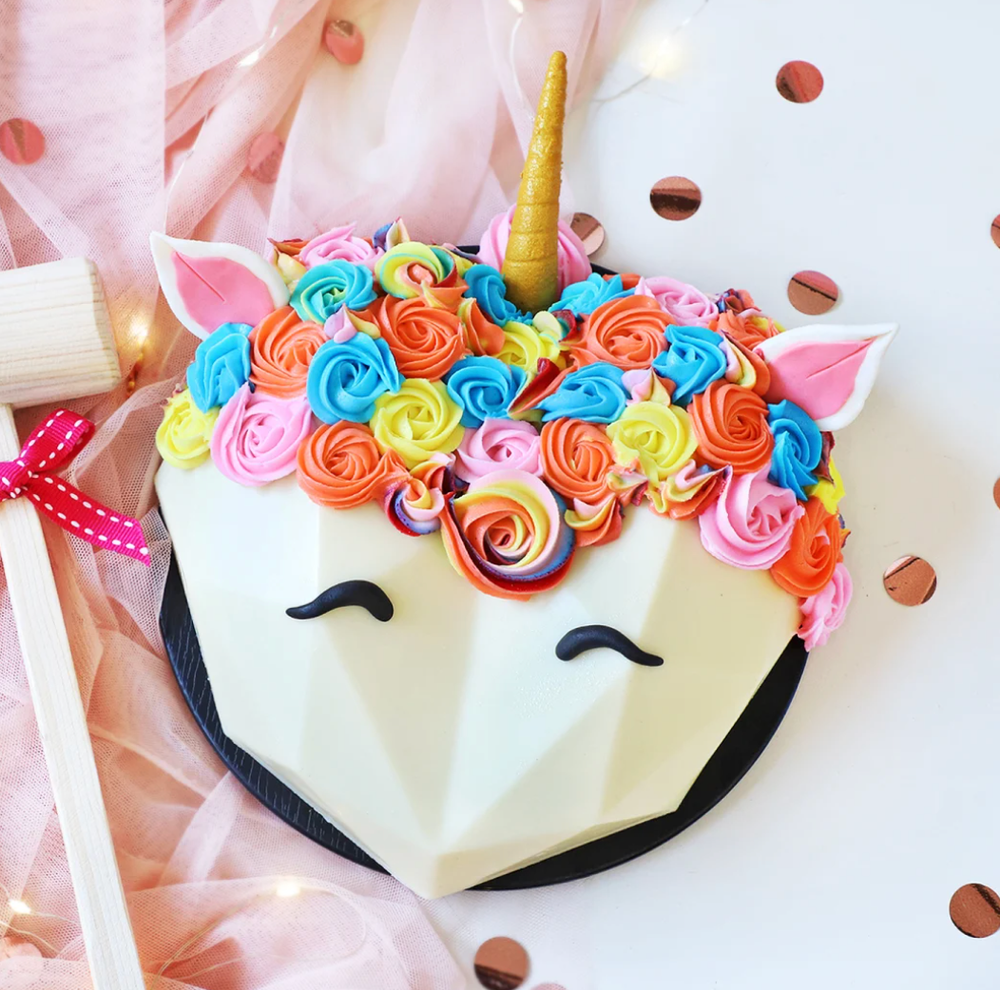 Round Eggless Pinata Cakes, Packaging Size: 10*10, Weight: 1kg-5kg