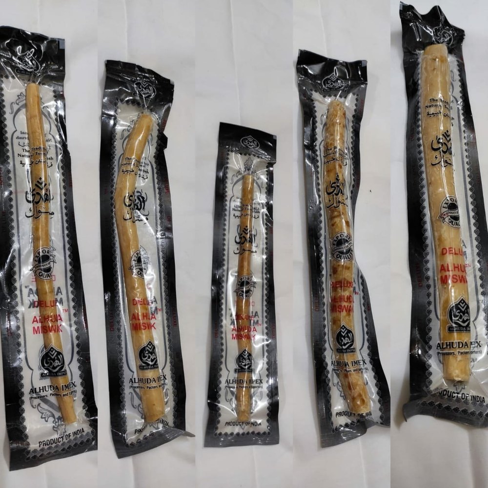 Mesua Ferrea Brown Herbal Toothbrush/ Miswak, Packaging Type: Bubble wrap, Packaging Size: 20cm