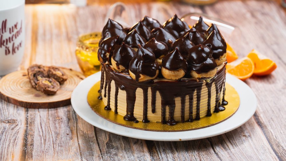 Chocolate Round Mocha Cake, For Birthday Parties