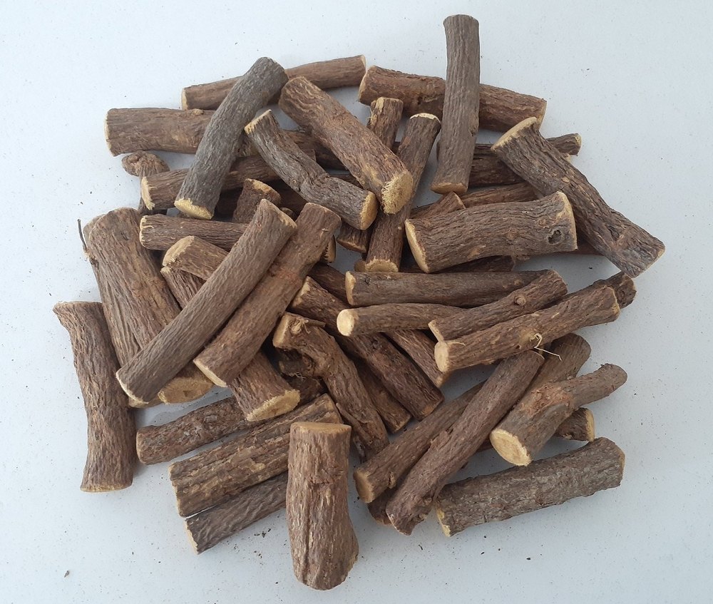 Natural Herbs Glycyrrhiza Glabra Mulethi Licorice Root, Packaging Type: Poly Bag, Packaging Size: 1 Kg - 50 Kg