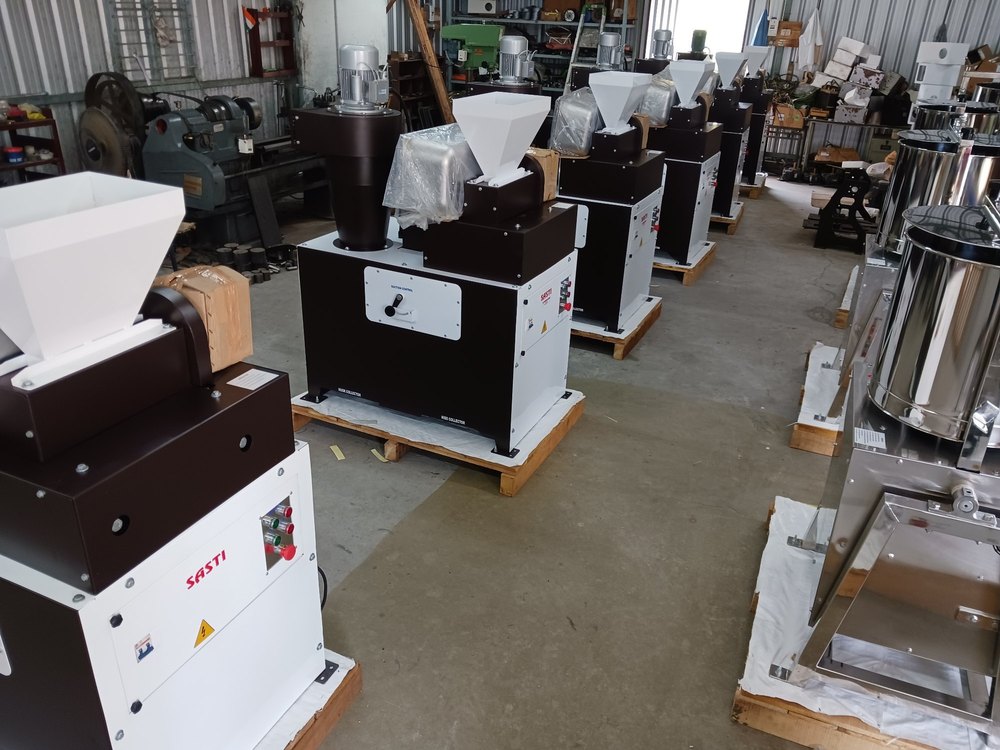 Automatic Powder Coated Cocoa Bean Cracker Winnower Machine, Three Phase